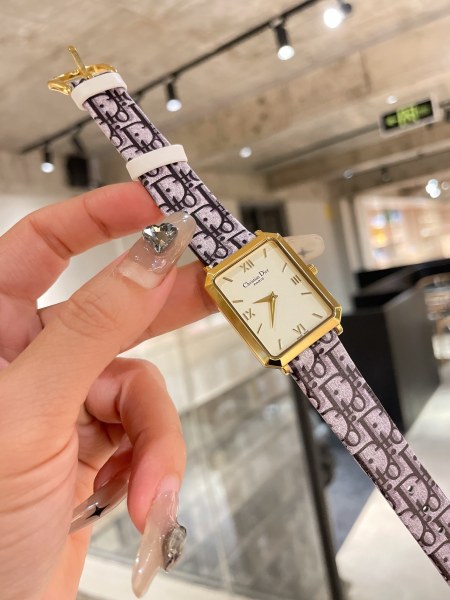 Watches Dior 323428 size:26*32 mm