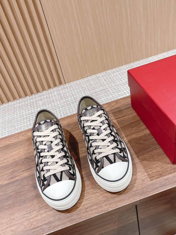 Valentino Garavani Totaloop low-top sneaker in Toile Iconographe fabric with leather details BEIGE BLACK