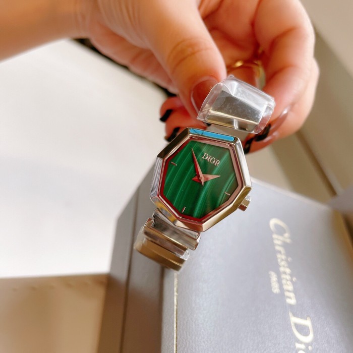 Watches Dior 323399 size:33 mm