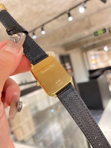 Watches Dior 323445 size:26*32 mm