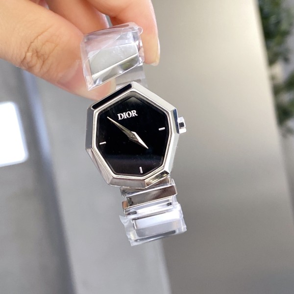 Watches Dior 323416 size:26*32 mm