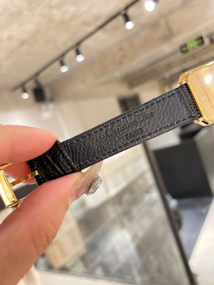 Watches Dior 323430 size:26*32 mm