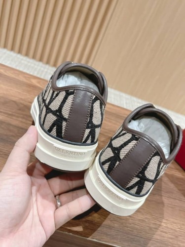 Valentino Garavani Totaloop low-top sneaker in Toile Iconographe fabric with leather details BEIGE BLACK