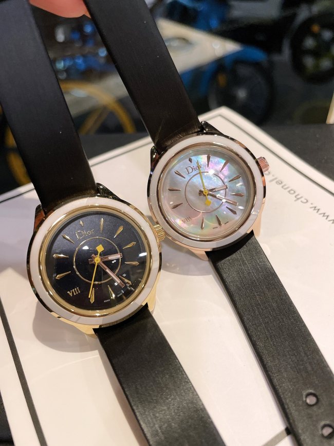 Watches Dior 323412 size:33 mm