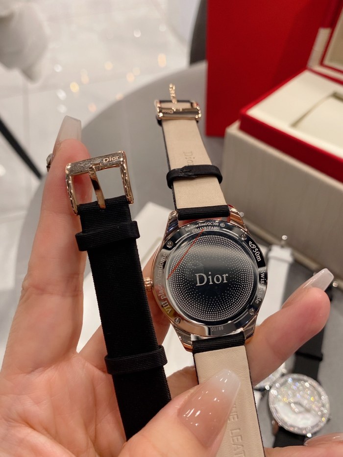 Watches Dior 323388 size:34 mm