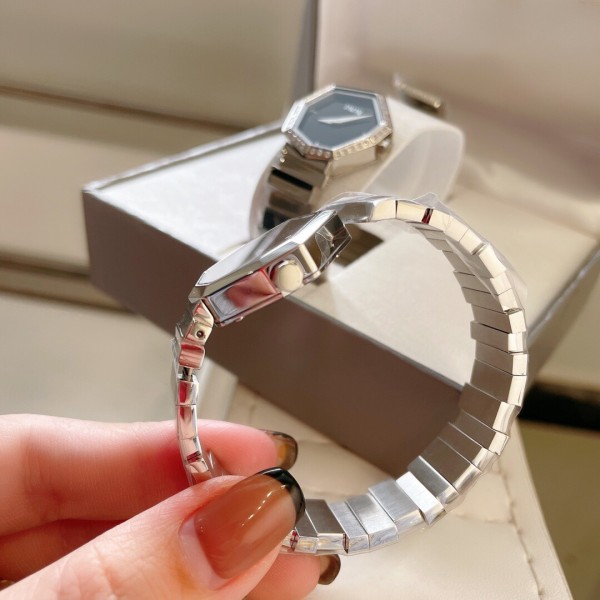 Watches Dior 323398 size:33 mm