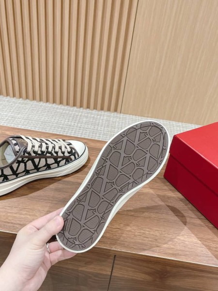 Valentino Garavani Totaloop low-top sneaker in Toile Iconographe fabric with leather details BEIGE BLACK