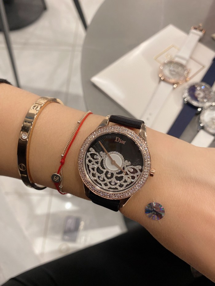 Watches Dior 323388 size:34 mm