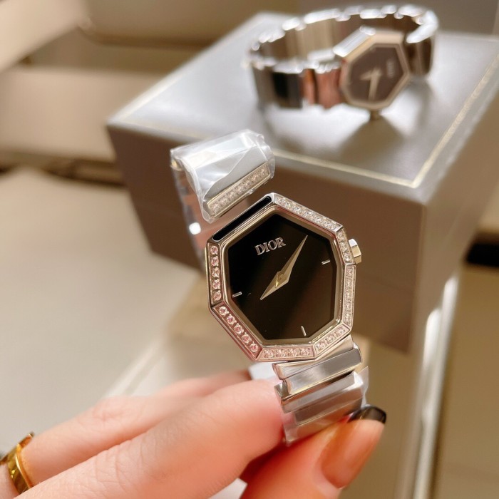Watches Dior 323398 size:33 mm