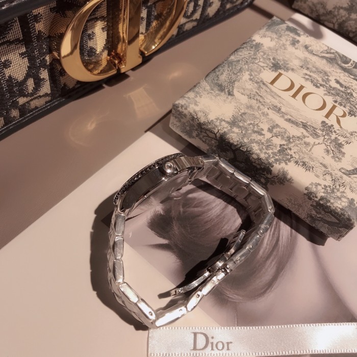 Watches Dior 323387 size:34 mm