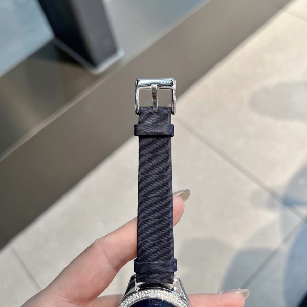 Watches Dior 323392 size:34 mm