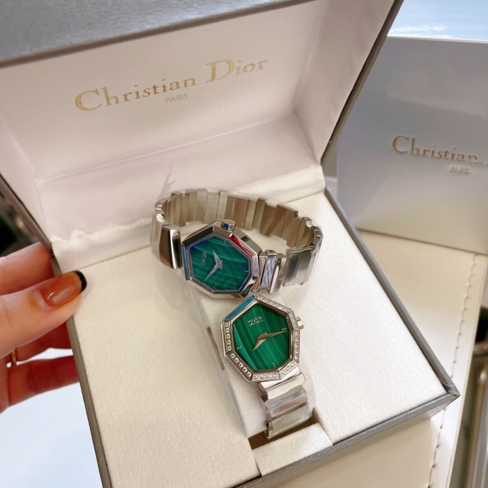 Watches Dior 323399 size:33 mm