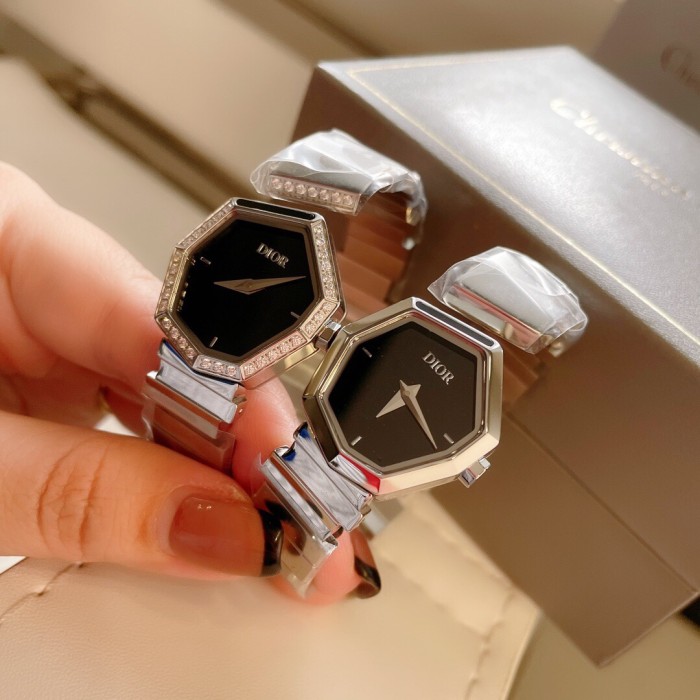 Watches Dior 323398 size:33 mm