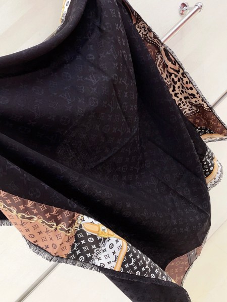 Streetwear Scarf LV 323768 SIZE:130*130cm