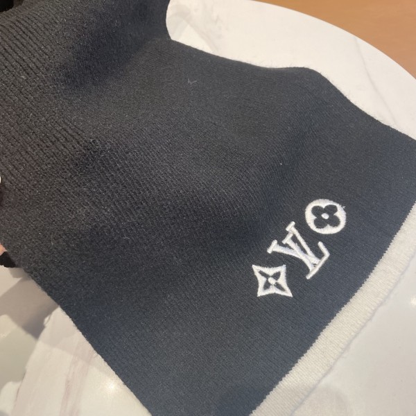 Streetwear Scarf LV 323680 SIZE:35*200