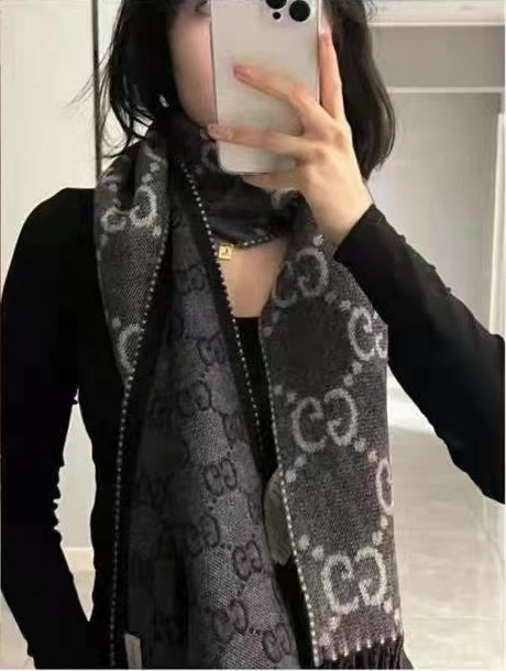 Streetwear Scarf GUCCI 323713 SIZE:34*194cm