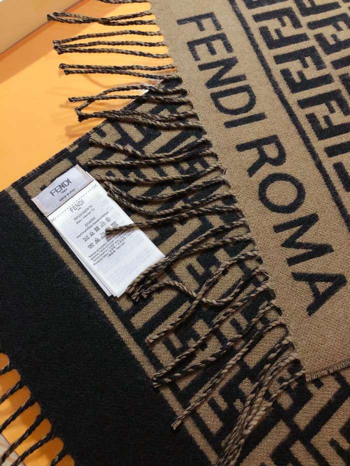 Streetwear Scarf FENDI 323717 SIZE:32X200cm