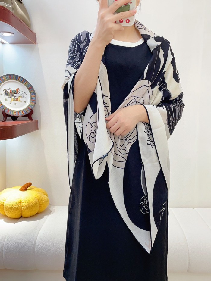 Streetwear Scarf CHANEL 326604 size：140*140cm