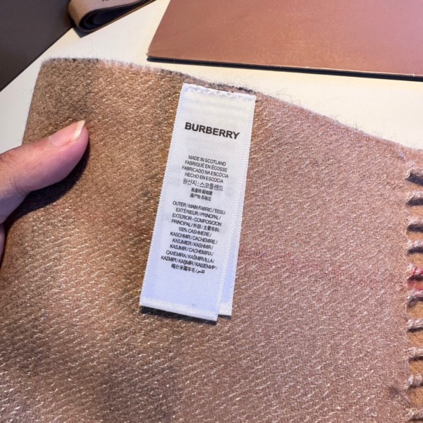 Streetwear Scarf BURBERRY 323701 size： 38*190CM