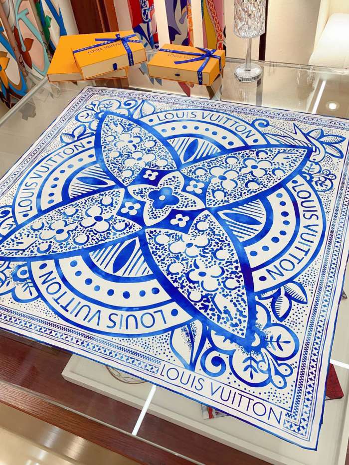 Streetwear Scarf LV 326597 size:90*90cm