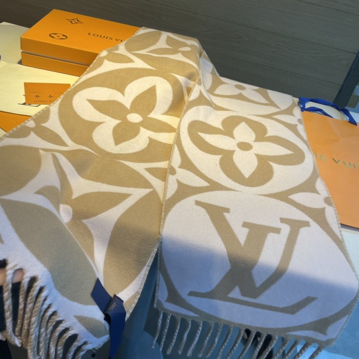 Streetwear Scarf LV 326517 SIZE:209 x 30cm