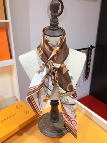 Streetwear Scarf LV 326514 SIZE:90*90cm
