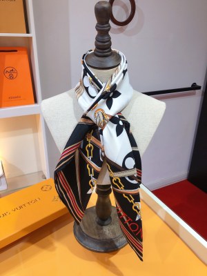 Streetwear Scarf LV 326513 SIZE:90X90cm
