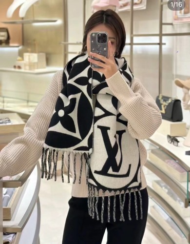 Streetwear Scarf LV 326518 SIZE:209 x 30cm