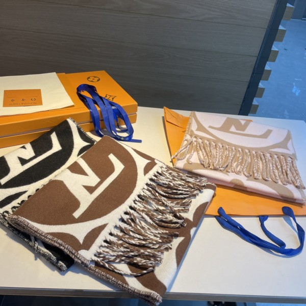 Streetwear Scarf LV 326518 SIZE:209 x 30cm