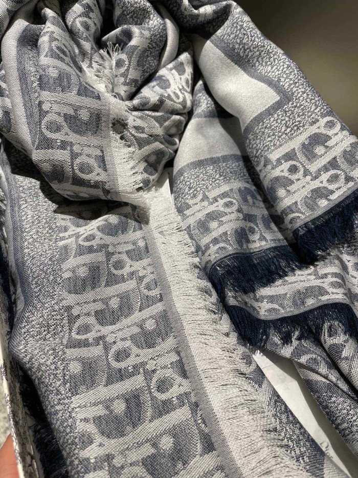 Streetwear Scarf GUCCI 326493 SIZE:140 x 140cm