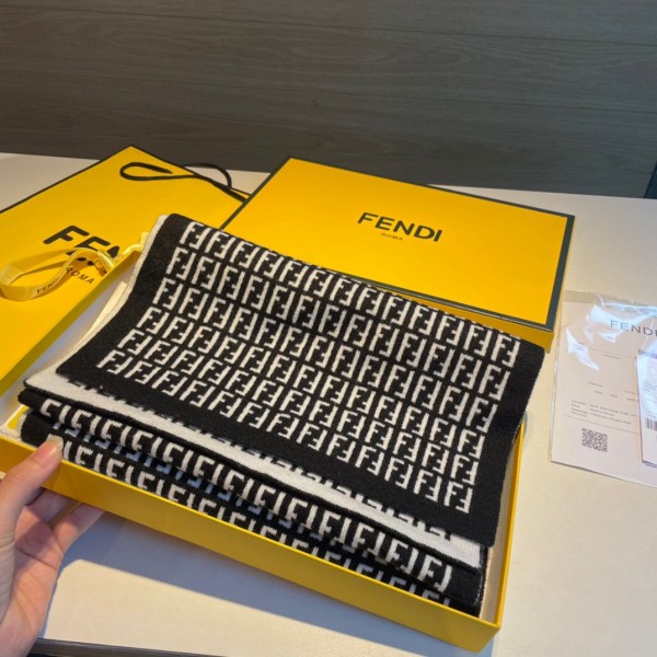 Streetwear Scarf FENDI 326526 SIZE:180×30cm
