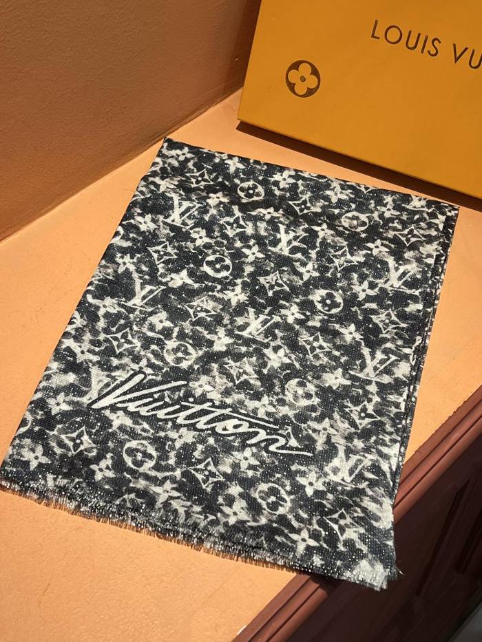 Streetwear Scarf LV 326404 SIZE:110*200cm
