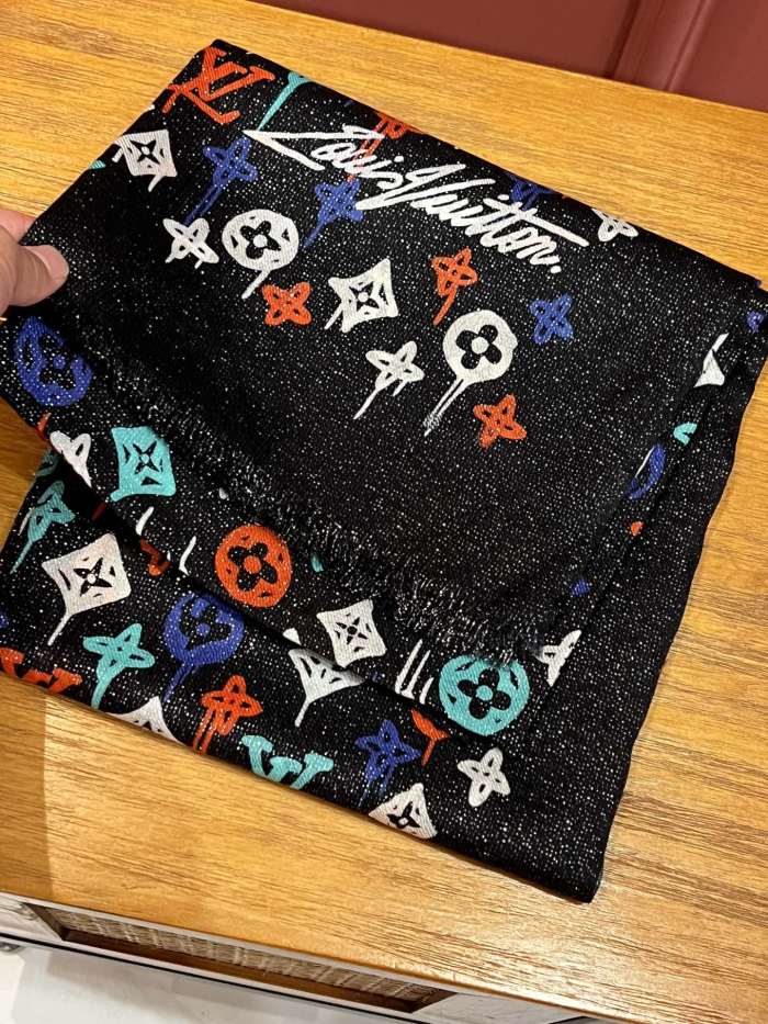 Streetwear Scarf LV 326418 SIZE:110*200cm