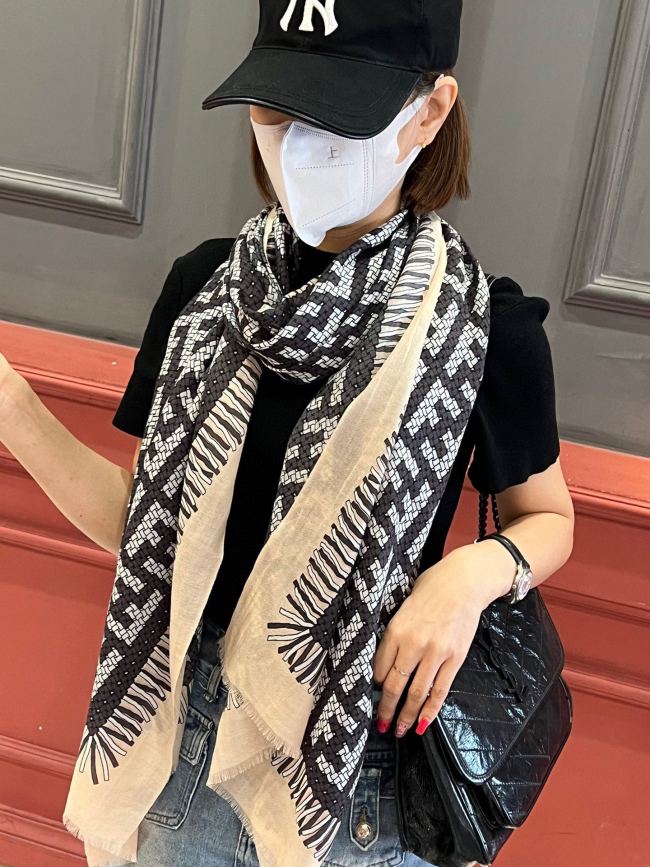 Streetwear Scarf FENDI 326426 SIZE:200*110cm