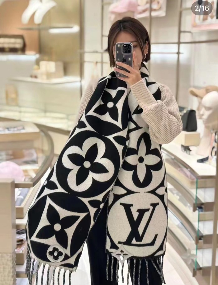 Streetwear Scarf LV 326355 SIZE:209 x 30 cm