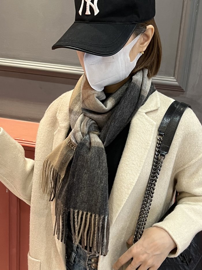 Streetwear Scarf BURBERRY 326440 size：32*192cm