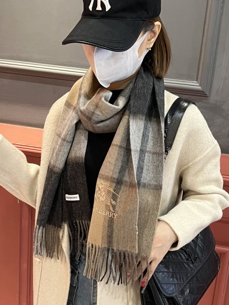 Streetwear Scarf BURBERRY 326440 size：32*192cm