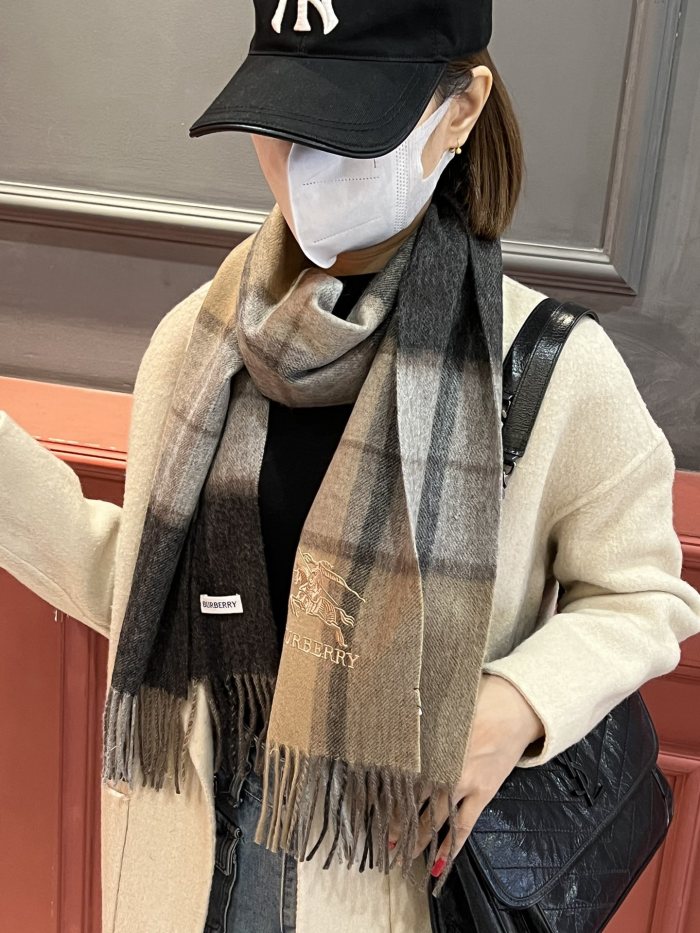 Streetwear Scarf BURBERRY 326440 size：32*192cm