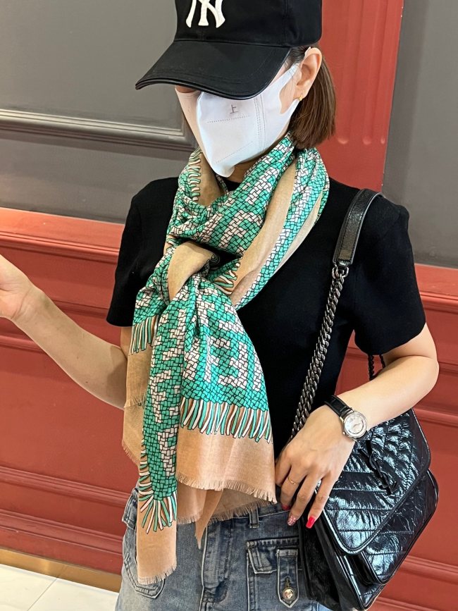 Streetwear Scarf FENDI 326428 SIZE:200*110cm