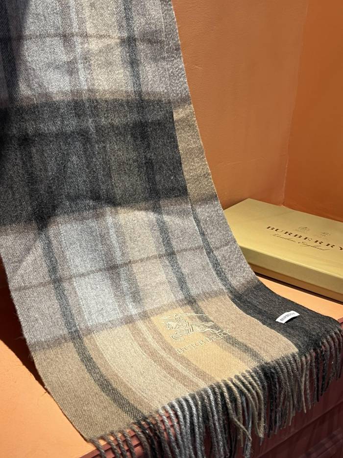 Streetwear Scarf BURBERRY 326440 size：32*192cm