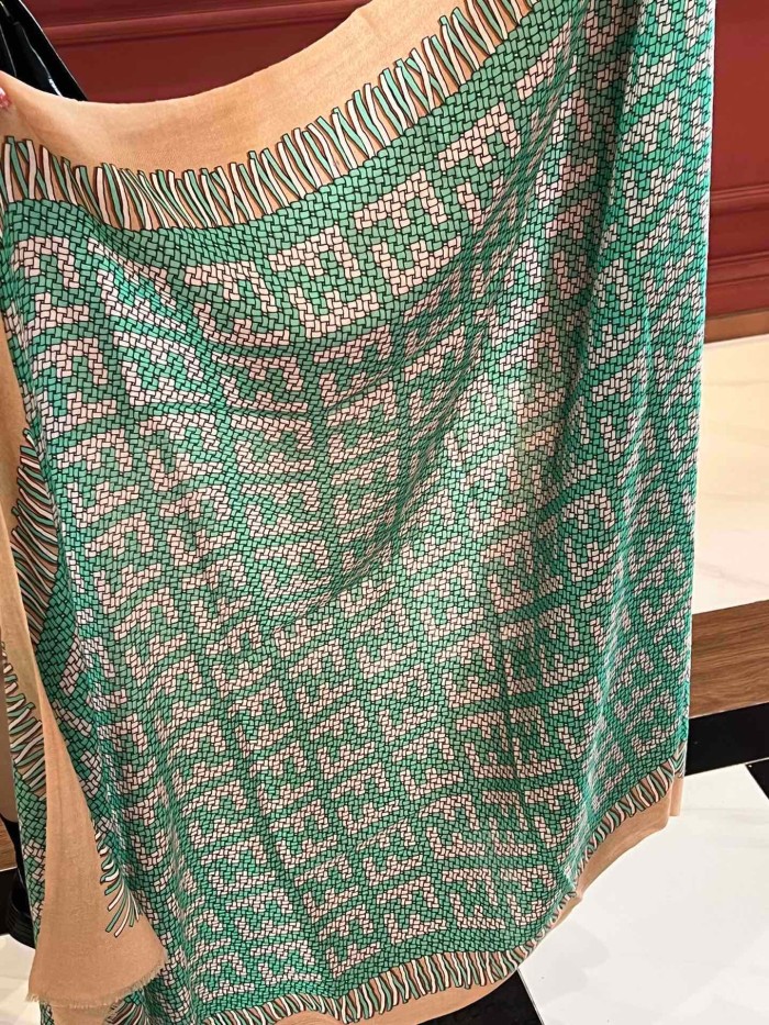 Streetwear Scarf FENDI 326428 SIZE:200*110cm