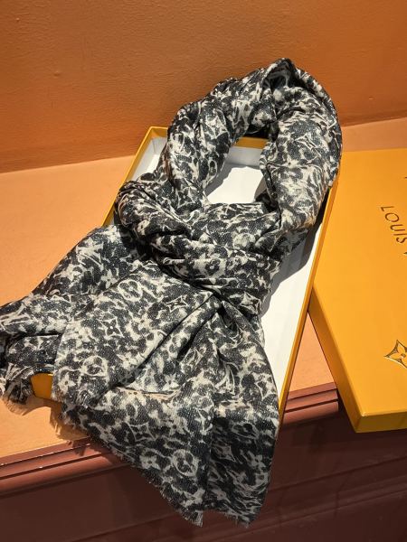 Streetwear Scarf LV 326404 SIZE:110*200cm