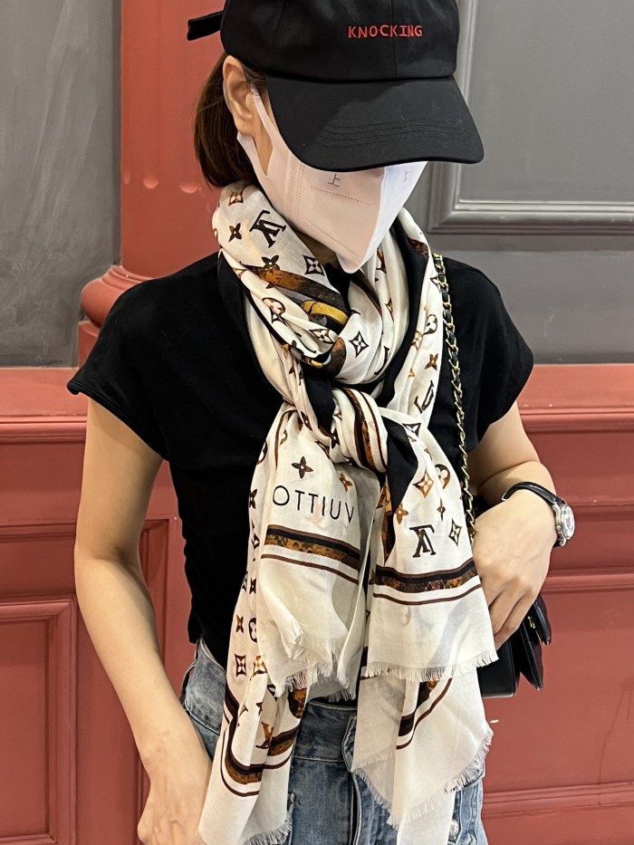 Streetwear Scarf LV 326315 SIZE:110*200cm