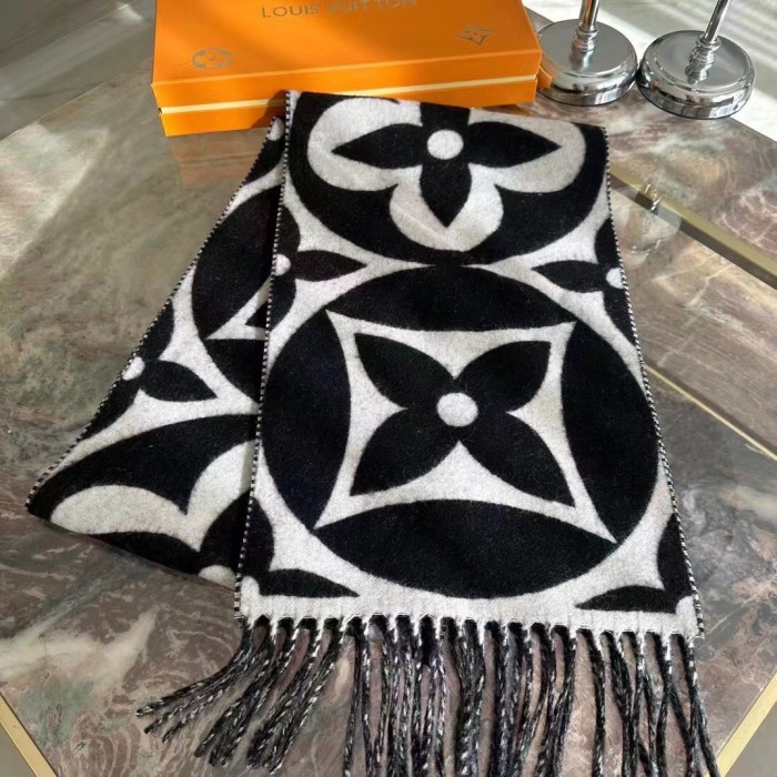 Streetwear Scarf LV 326355 SIZE:209 x 30 cm