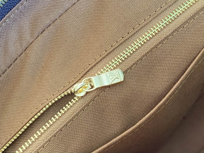 handbag Louis Vuitton N41124 size 41*31*7 cm