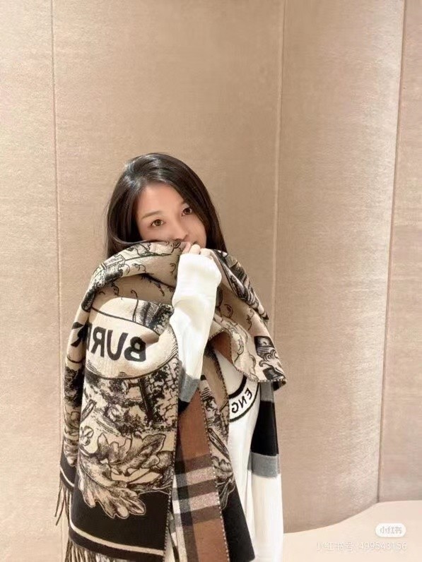 Streetwear Scarf BURBERRY 326348 size：230cmx50cm