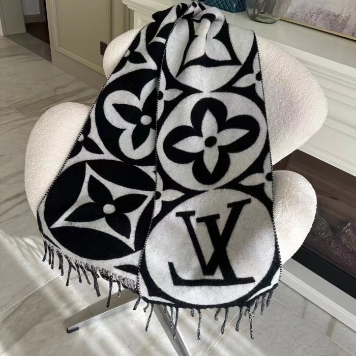 Streetwear Scarf LV 326355 SIZE:209 x 30 cm