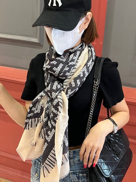 Streetwear Scarf FENDI 326426 SIZE:200*110cm