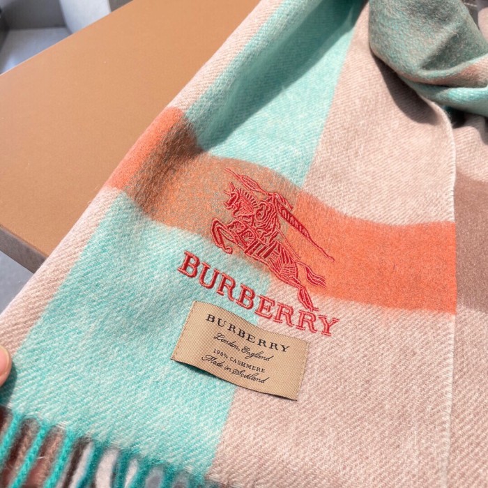 Streetwear Scarf BURBERRY 325964
