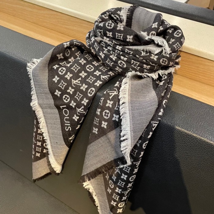 Streetwear Scarf LV 326008 SIZE:120cm*120cm